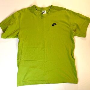 Nike Men's Green T-Shirt Mesh Panels Under Arms NWOT Unique